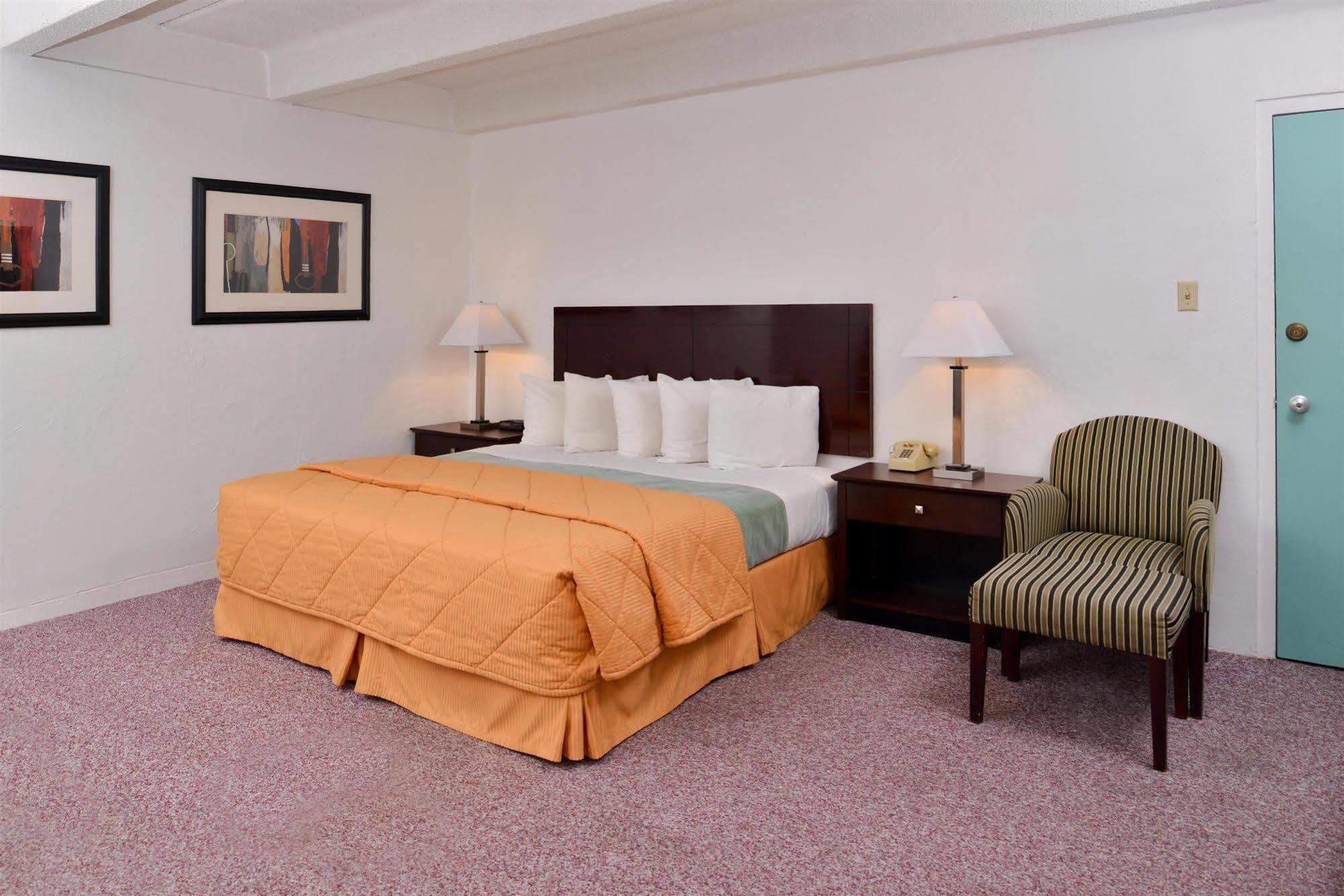Lamplighter Inn Santa Fe Bagian luar foto